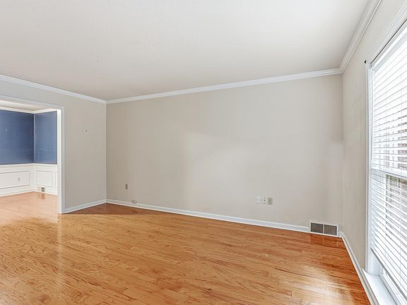 4th image of 2112 Allenby Rd