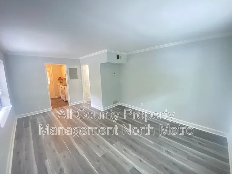702 Argonne Ave NE #1 — Photo 8