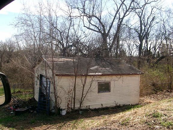 5th image of 1206 Mill St