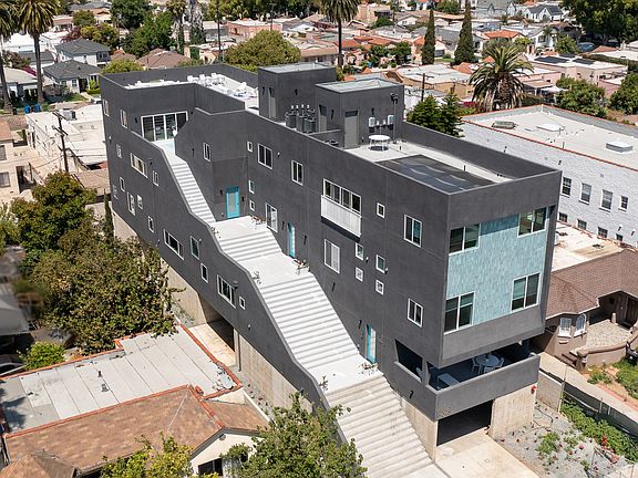 2nd image of 3045 West Blvd