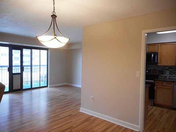 Great Room with Full-wall Balcony