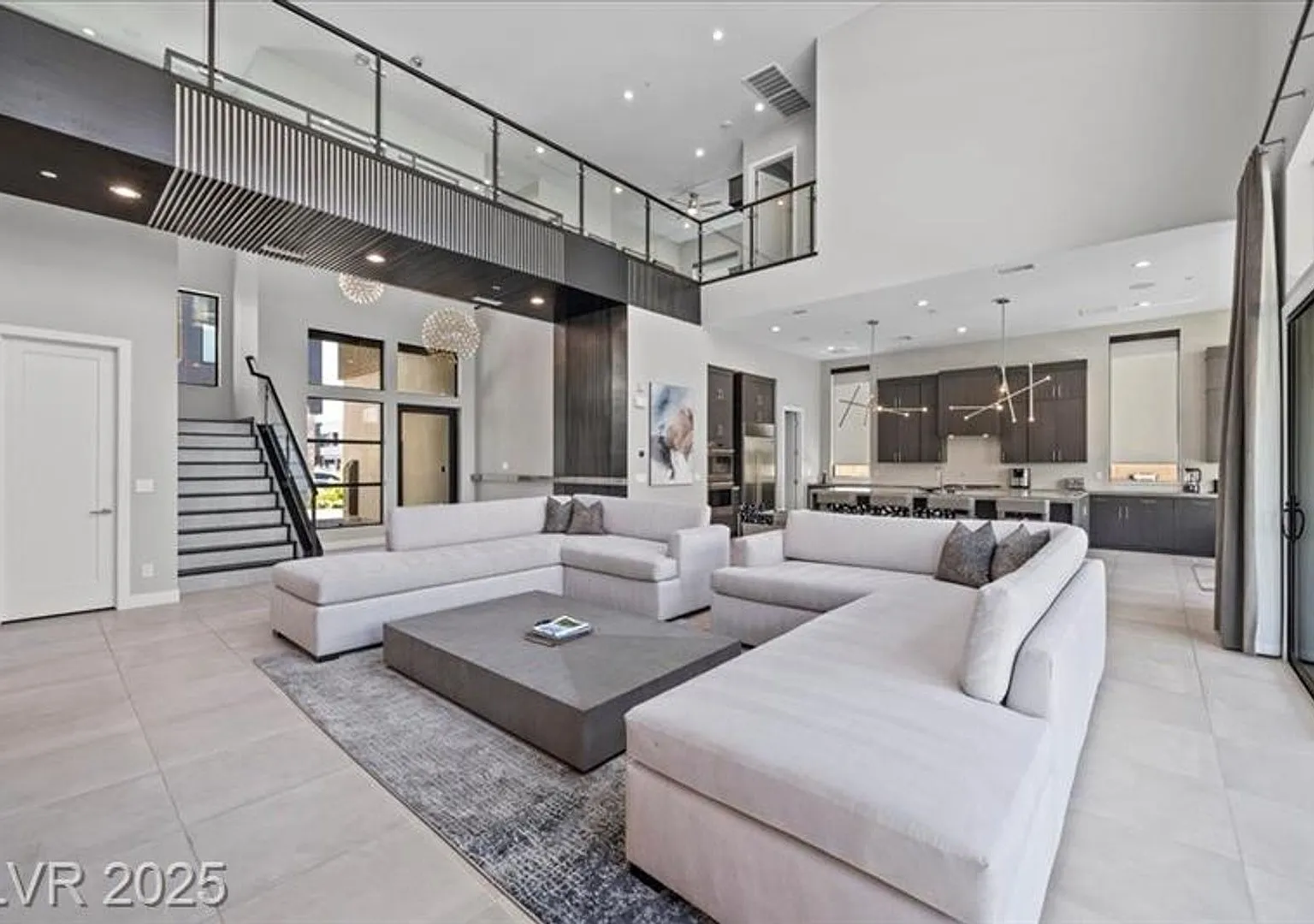 Mesa Ridge Luxury Oasis Earth Hues — Photo 1