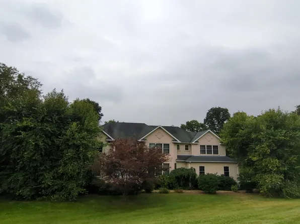 11 Brian Ct, Poughkeepsie, NY 12603
