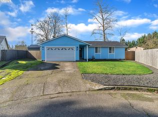 550 N 6th Pl, Harrisburg, OR 97446