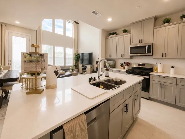 585 Hutchinson Ln, Lewisville, TX 75077