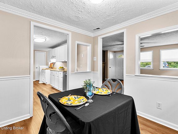 3rd image of 4405 Breitenstein Ave