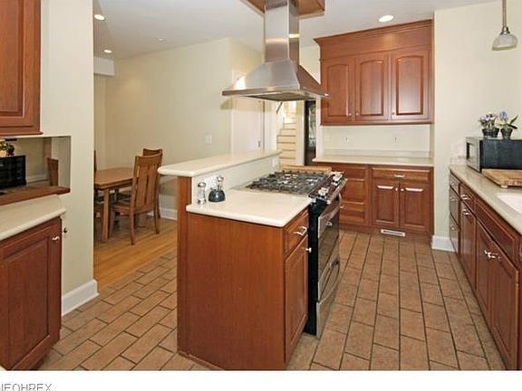 4th image of 1057 Parkside Dr