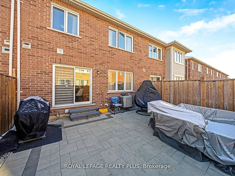 1542 Gainer Cres — Photo 39