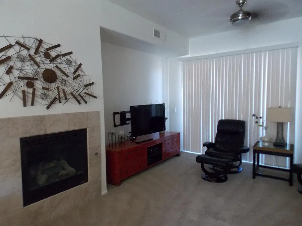 2 bed, 2.5 bath, 1700 sqft, $2,500 — Photo 3