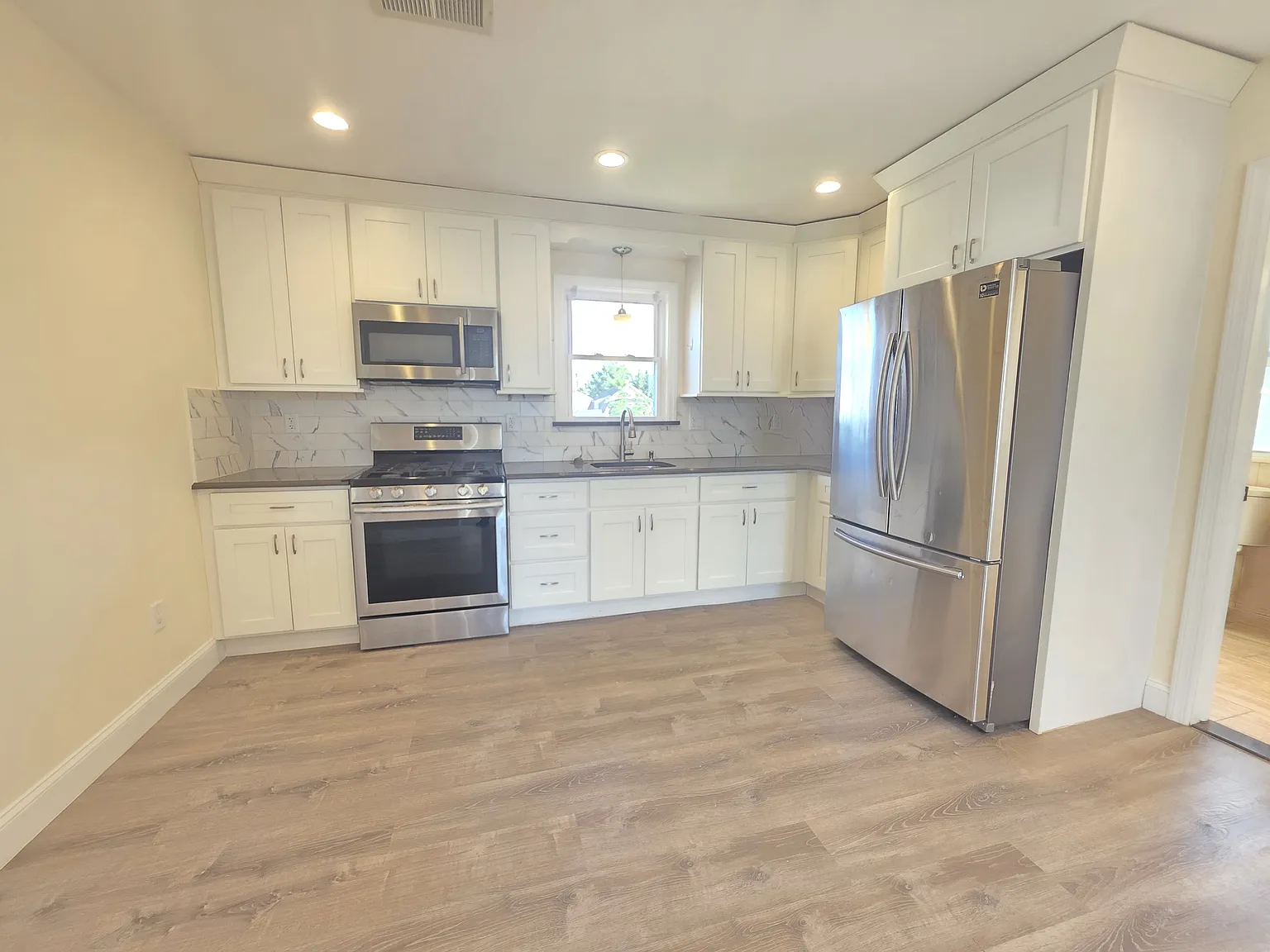 2 bed, $2,200 — Photo 3