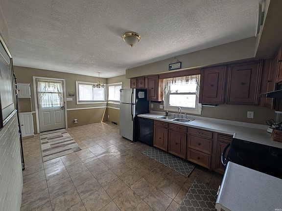 4th image of 853 Salamonie Ave