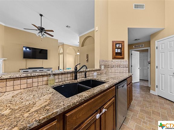 4th image of 2808 Meadow Wood Dr