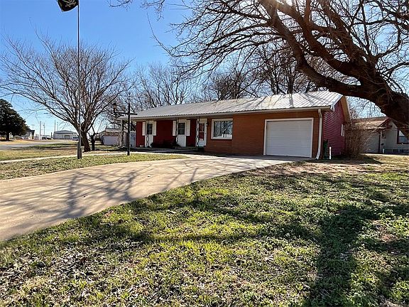 2nd image of 410 N Walnut St