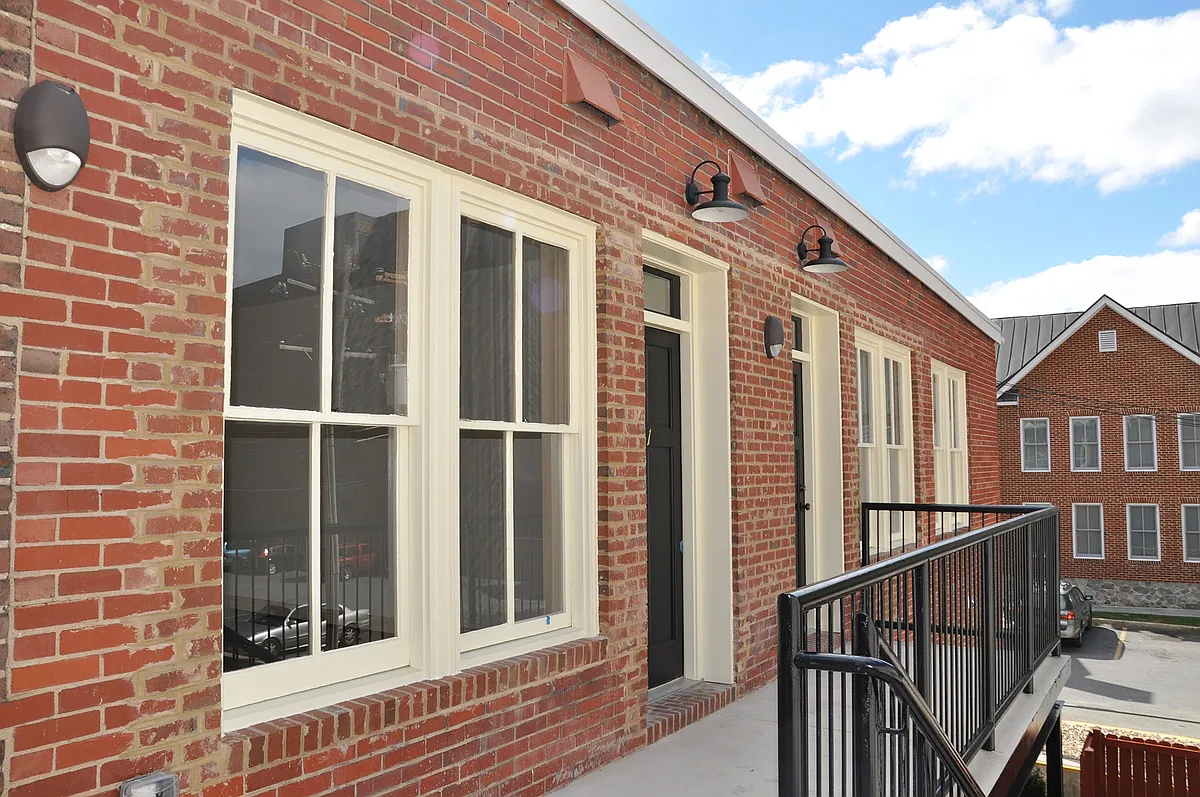 Building Photo - 15 S Cameron St #200