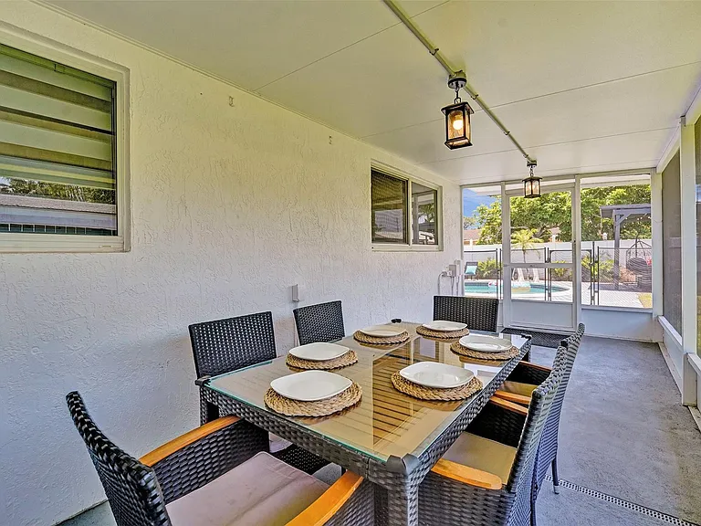 6740 Custer St — Photo 10