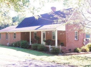 4050 E Pine St, Mount Airy, NC 27030