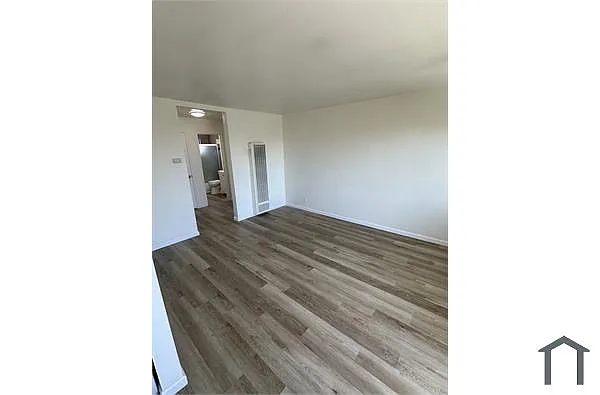 6840 Macarthur Blvd APT 9 photo 1