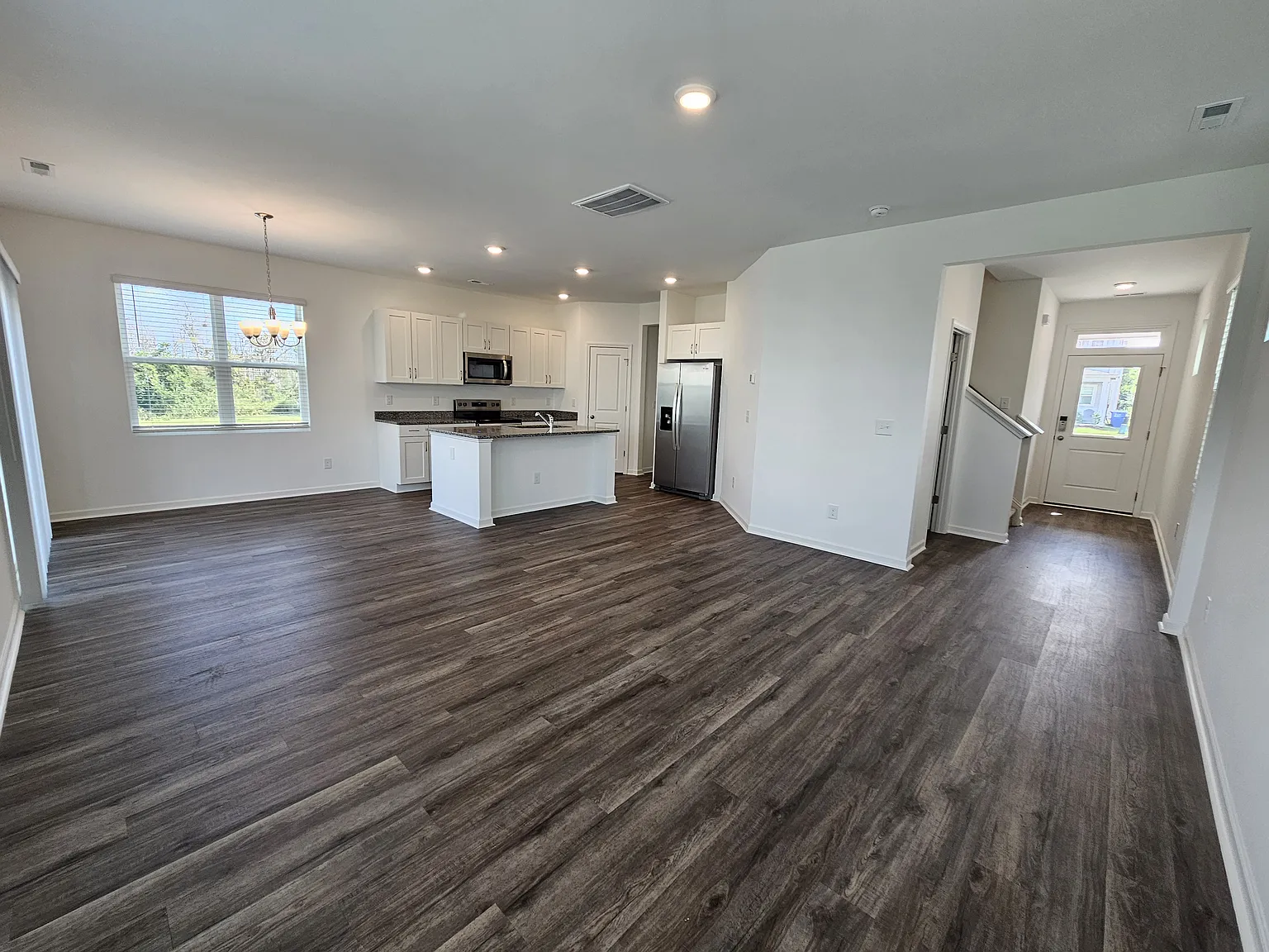 4 bed, 2.5 bath, 1760 sqft, $2,275 — Photo 2