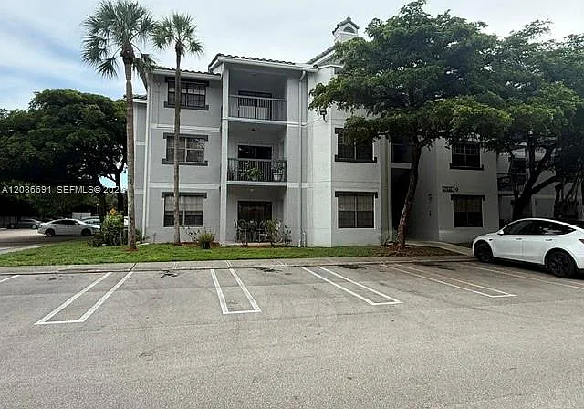 2 bed, 2.0 bath, $1,900 — Photo 2