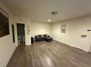 18924 Strathern St, Reseda, CA 91335