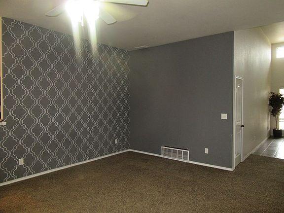 3rd image of 9112 Holiday Dr