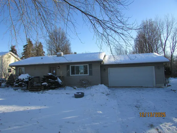 10088 Sonora Dr, Fenton, MI 48430