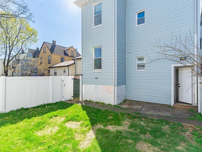 226 Smith St #2 — Photo 20