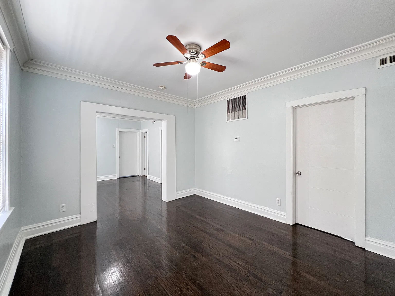 3 bed, $1,400 — Photo 3