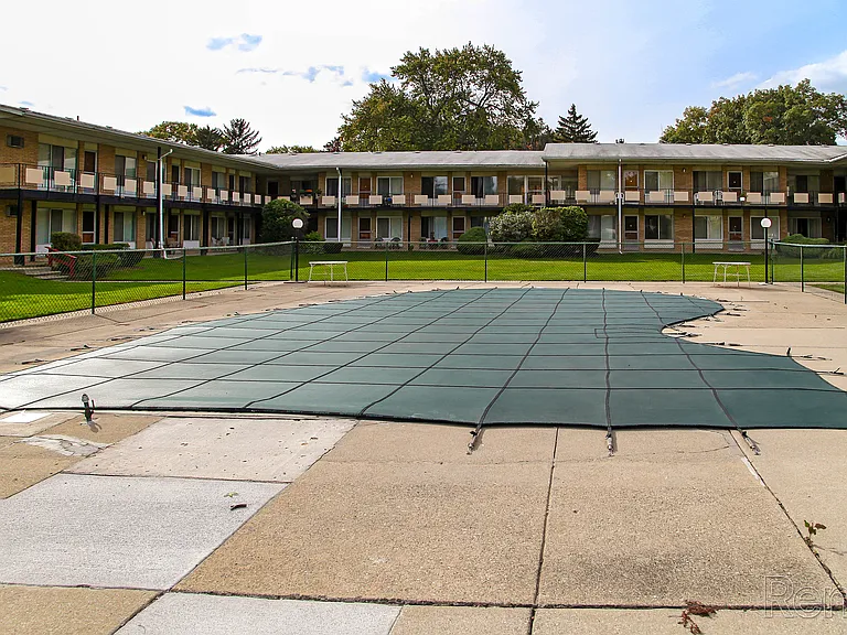 Rochester House Apartments — Photo 35