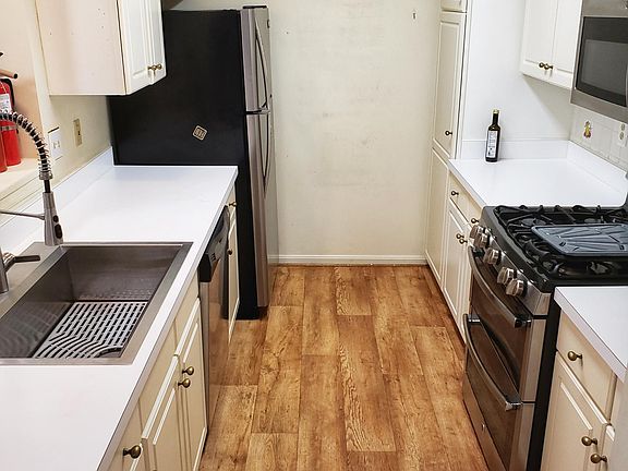 2nd image of 10022 Vanderbilt Cir APT 6