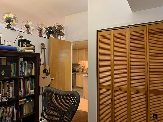 Sold by R New York | media 28