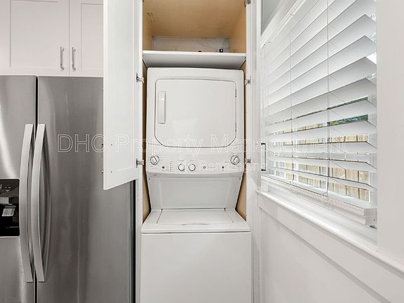 5th image of 402 S Columbia Dr #B