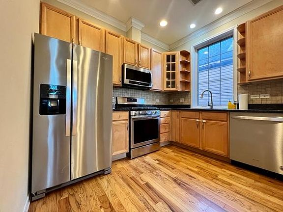 3rd image of 3641 W Belmont Ave #2