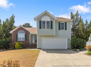 704 Fairbluff Dr, Hope Mills, NC 28348