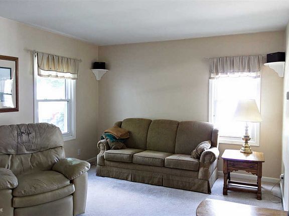 4th image of 28456 Victor St