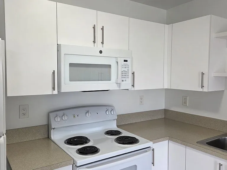 13260 SW 17th Ln #6 — Photo 6