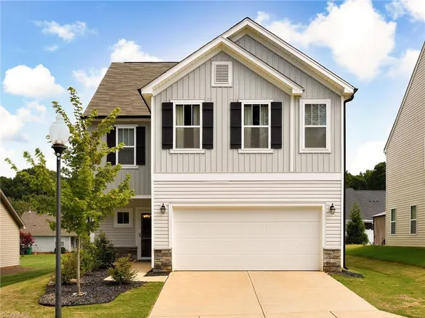 1453 Finwick Dr, Pfafftown, NC 27040