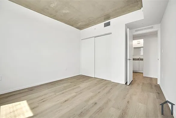 475 NE 125th St #504 — Photo 7