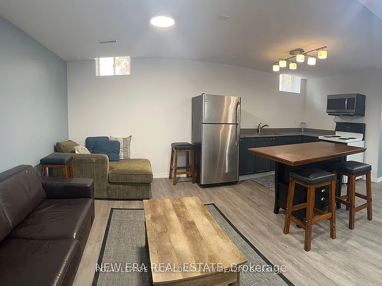 1031 Lake Dr N #UPPER — Photo 43