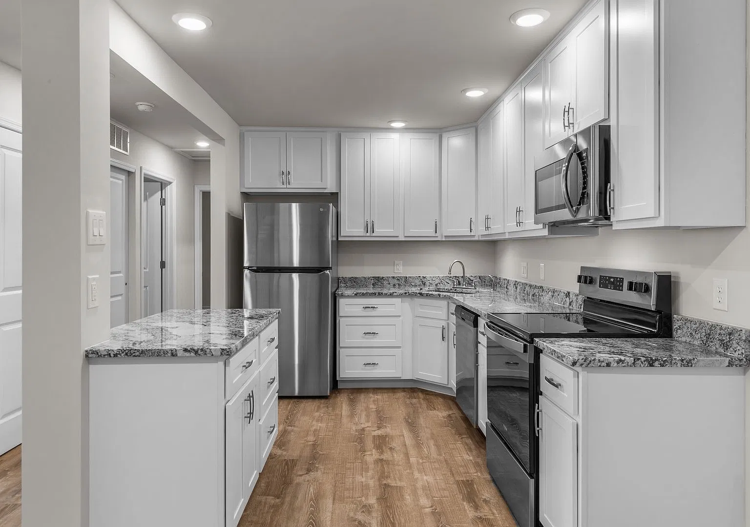 Sherman Square Apartments — Photo 3