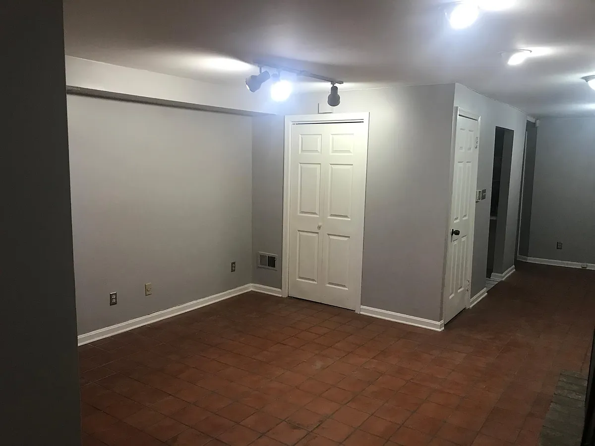 Building Photo - 602 9th St NE #BASEMENT