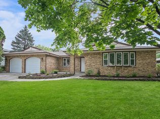 121 S Knollwood Dr, Schaumburg, IL 60193