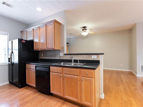 4th image of 440 Lantern Wood Dr