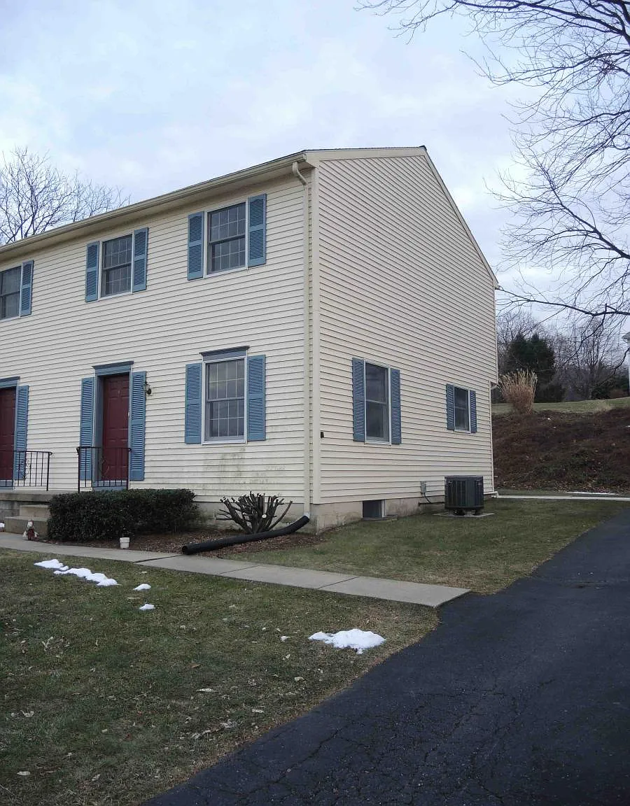 2 bed, 1.5 bath, 1134 sqft, $1,695 — Photo 1