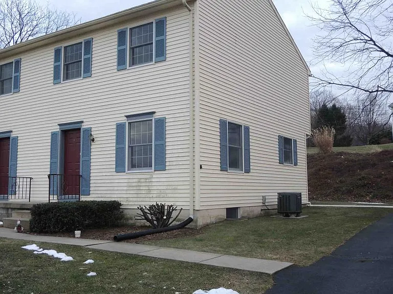1618 Peony Rd — Photo 1