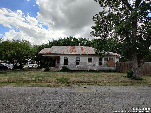 3rd image of 1011 Burleson St