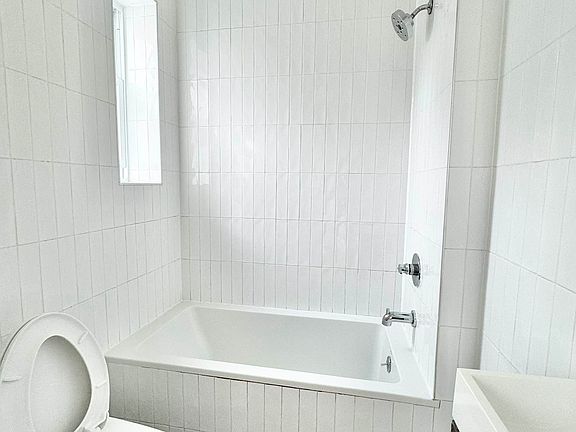 3rd image of 431 Essex St #1R