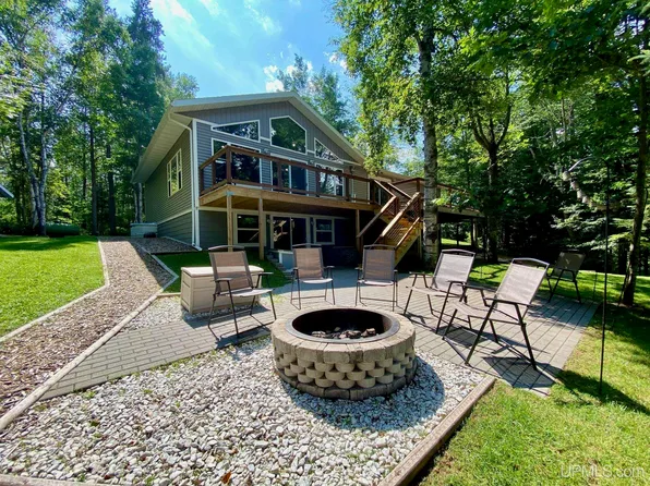 205 N Basin Dr, Negaunee, MI 49866