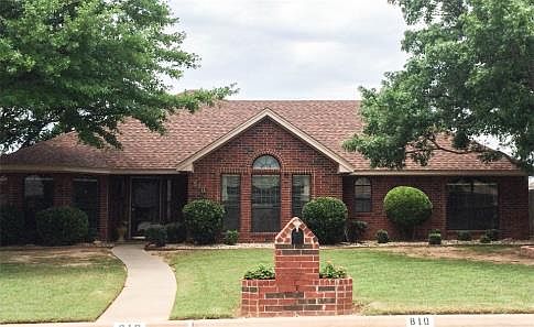1st image of 810 Arapaho Dr