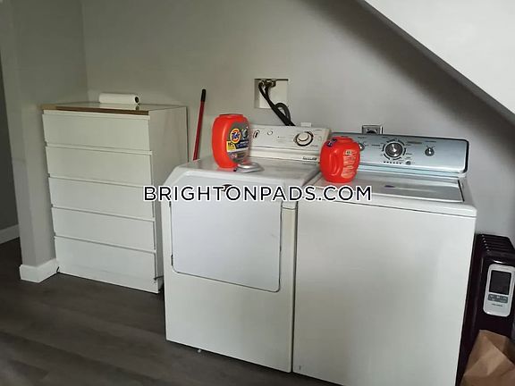 4th image of 31 Wade St #2